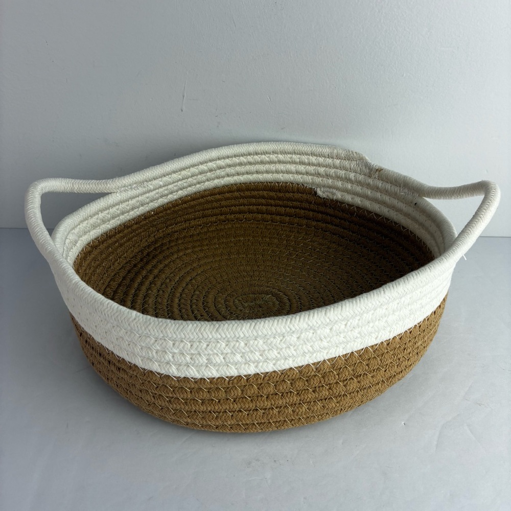 Short Stories NWOT Woven Two-Tone Rope Basket